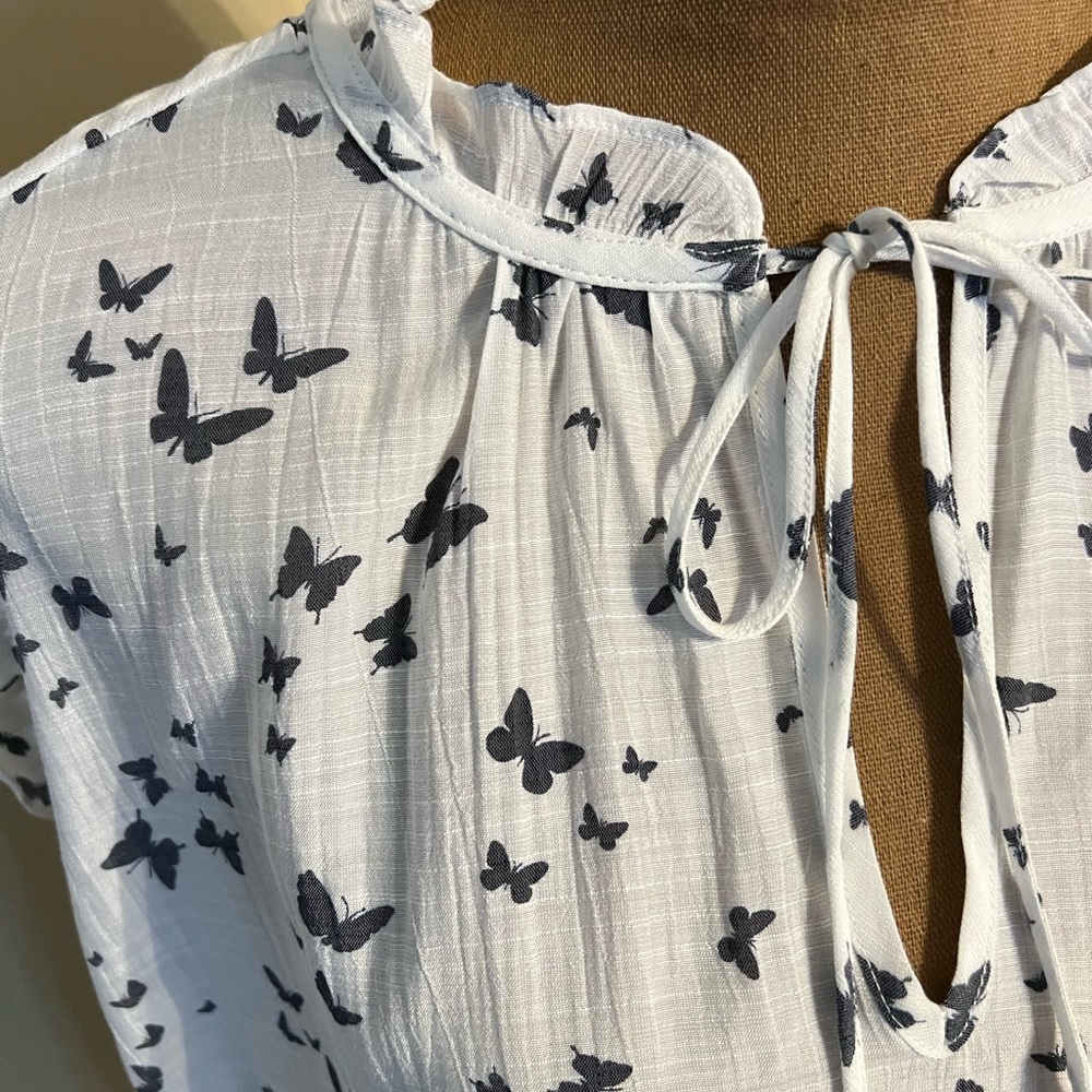 NWT/ TAMARA H White Butterfly Print Top - Picture 3 of 4